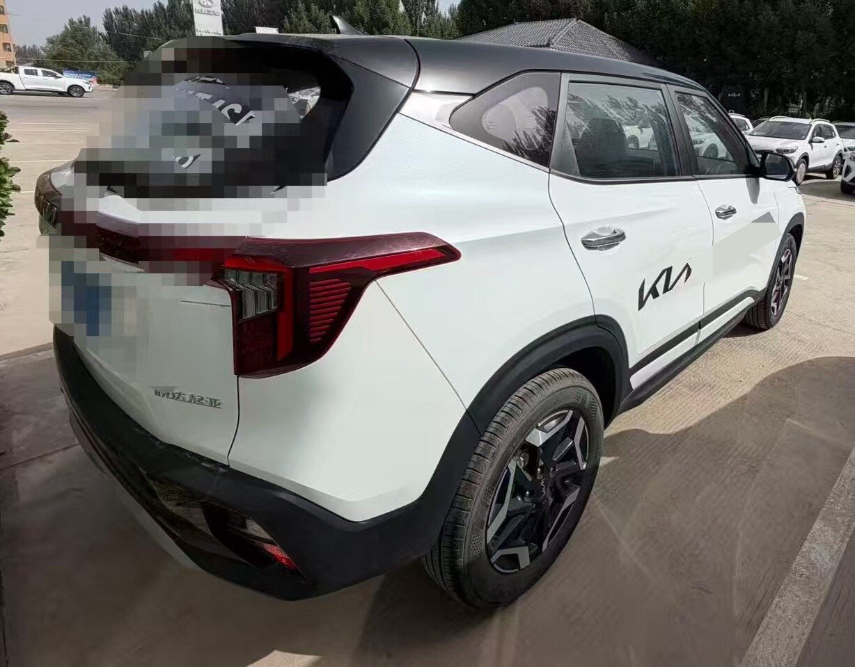 Kia Seltos 2025 immagine di auto #5