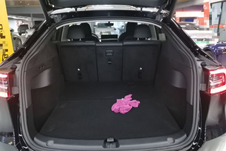 Tesla Model Y 2024 #19 Tesla Model Y 2024 car image #19