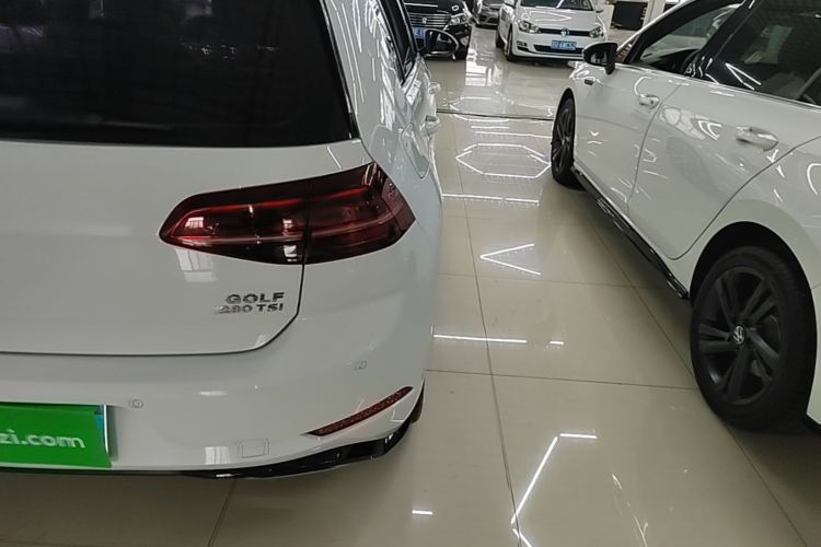 Volkswagen Golf 2018 car image #8