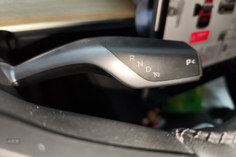 Tesla Model Y 2023 car image #16