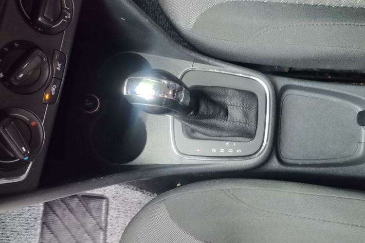 Volkswagen Polo 2016 car image #14