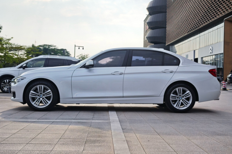 BMW 3 Series 2016 car image #16