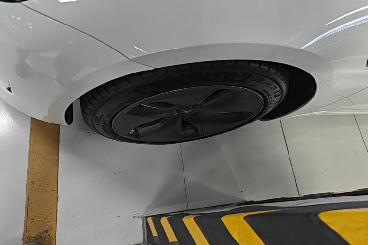 Tesla Model 3 2020 car image #9