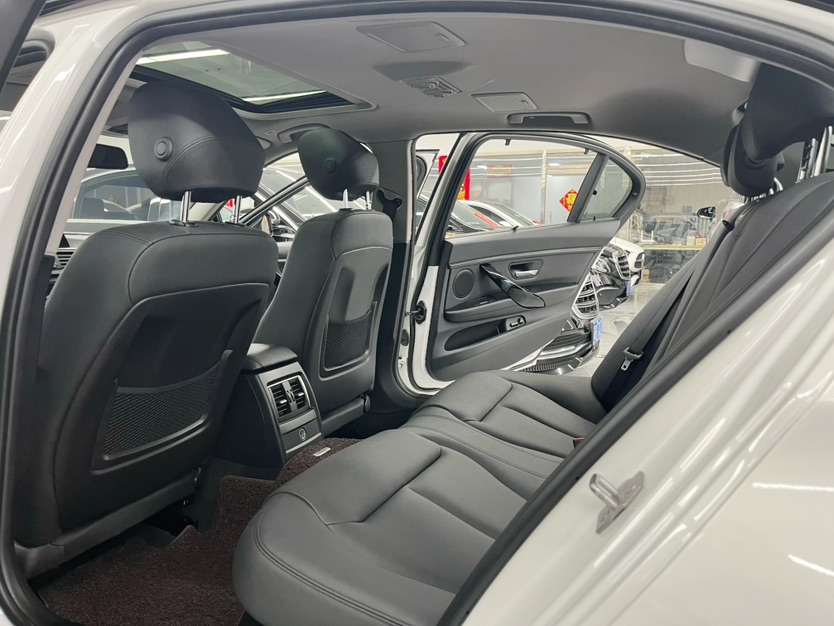 BMW 3 Series 2017 car image #6