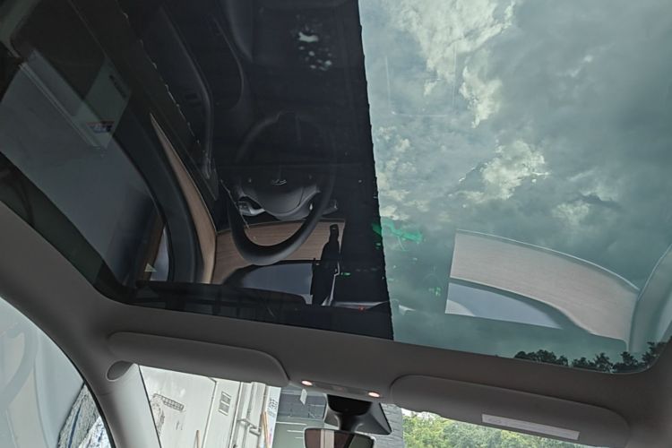 Tesla Model Y 2022 #18 Tesla Model Y 2022 car image #18