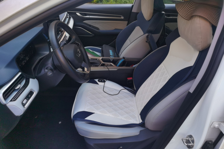 GEELY Emgrand 2022 #15 GEELY Emgrand 2022 car image #15