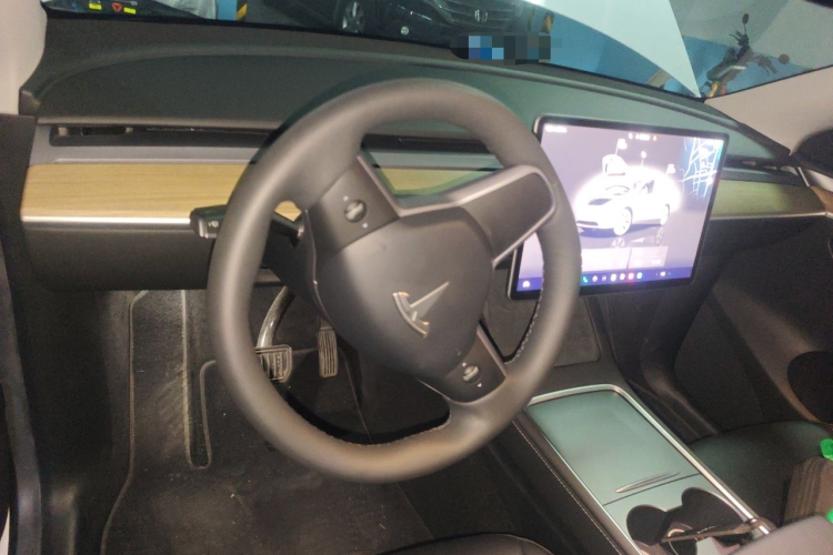 Tesla Model Y 2023 #12 Tesla Model Y 2023 car image #12
