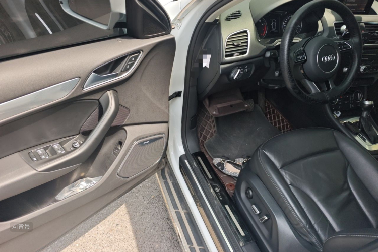 Audi Q3 2018 car image #18