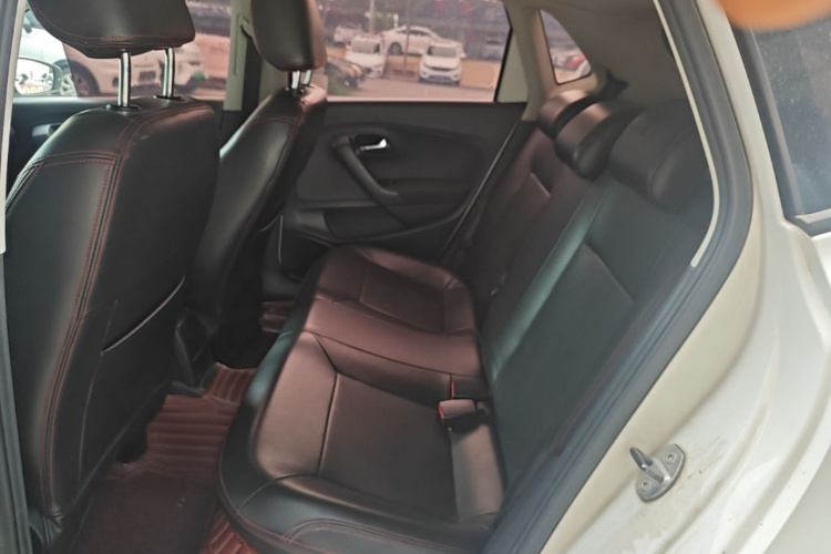 Volkswagen Polo 2017 car image #17