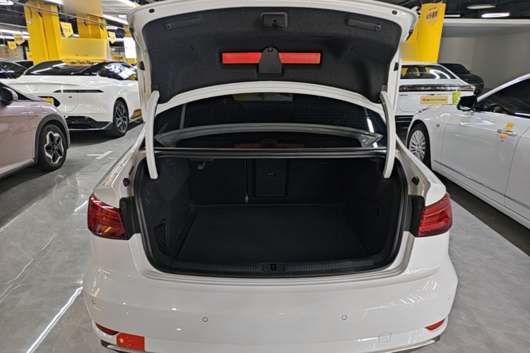 Audi A3 2019 car image #19