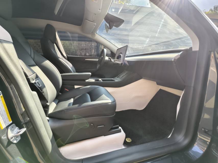 Tesla Model Y 2024 #8 Tesla Model Y 2024 car image #8