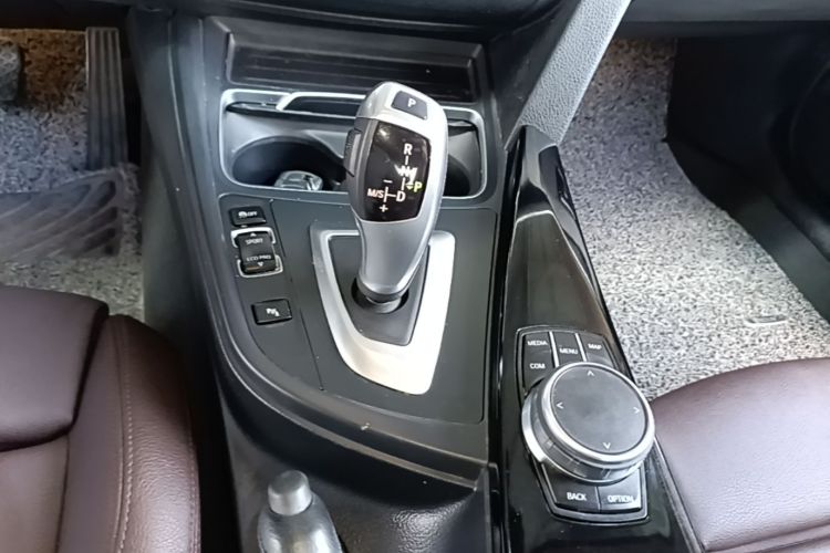 BMW 3 Series 2019 #14 BMW 3 Series 2019 car image #14