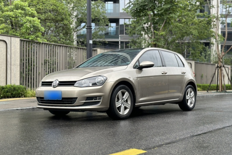 Volkswagen Golf 2016 car image #2