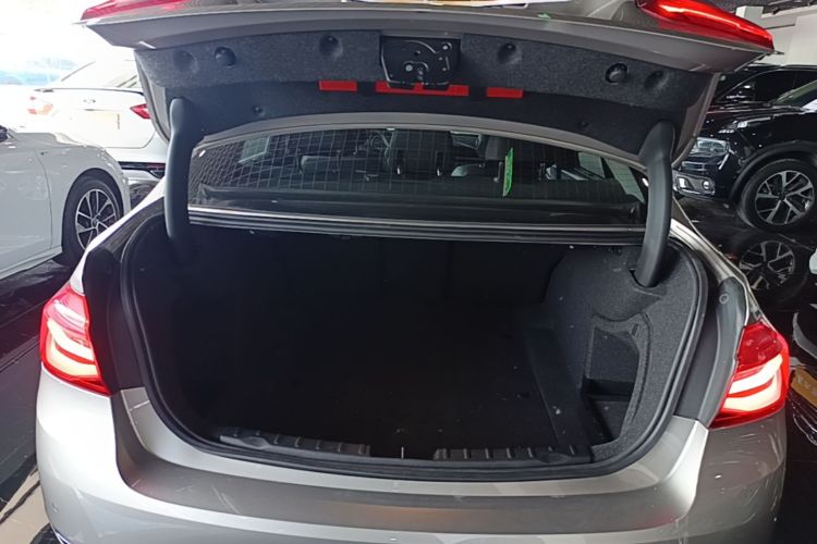 BMW 3 Series 2017 car image #19