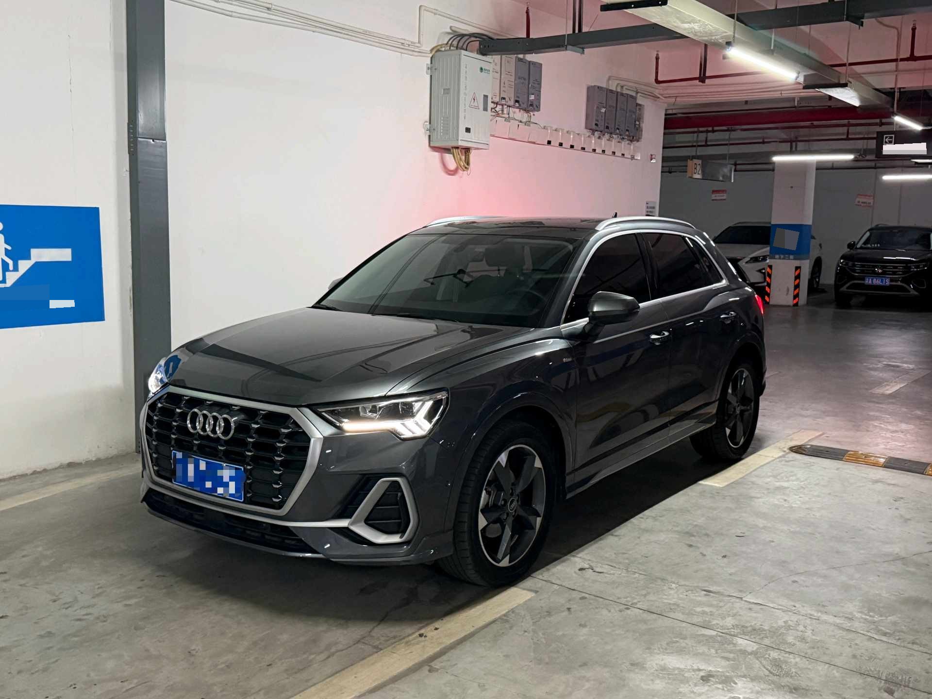 Audi Q3 2023 immagine di auto 