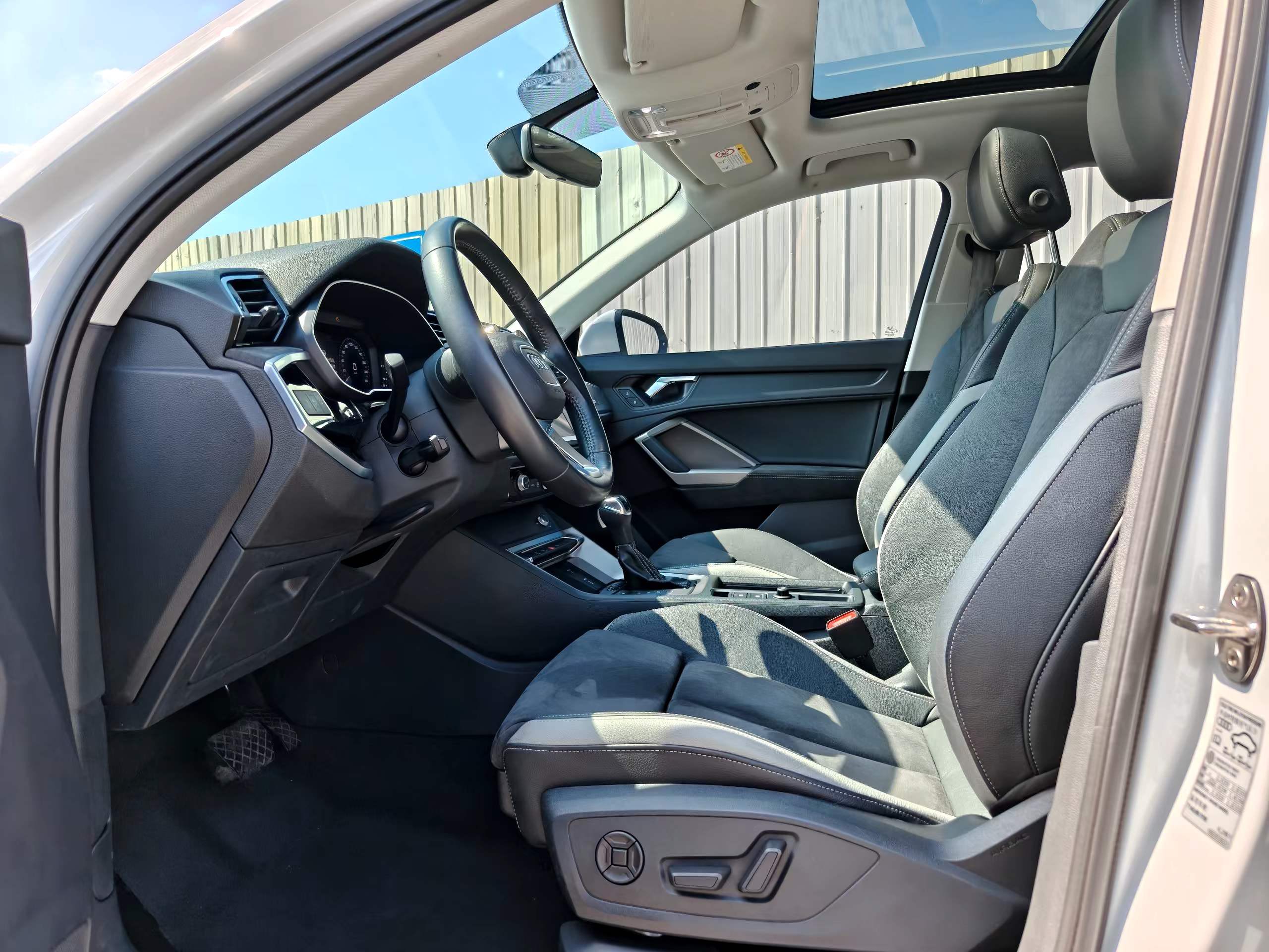Audi Q3 2021 car image #4