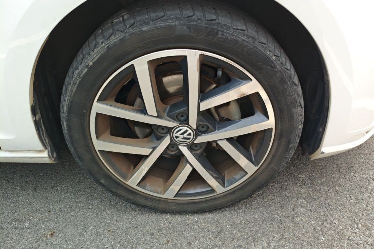 Volkswagen Golf 2019 car image #9