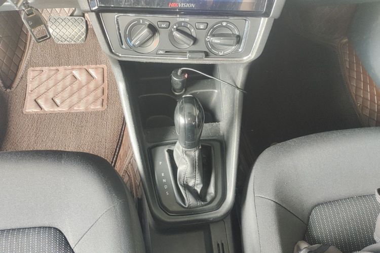 Volkswagen Santana 2017 صورة سيارة #14