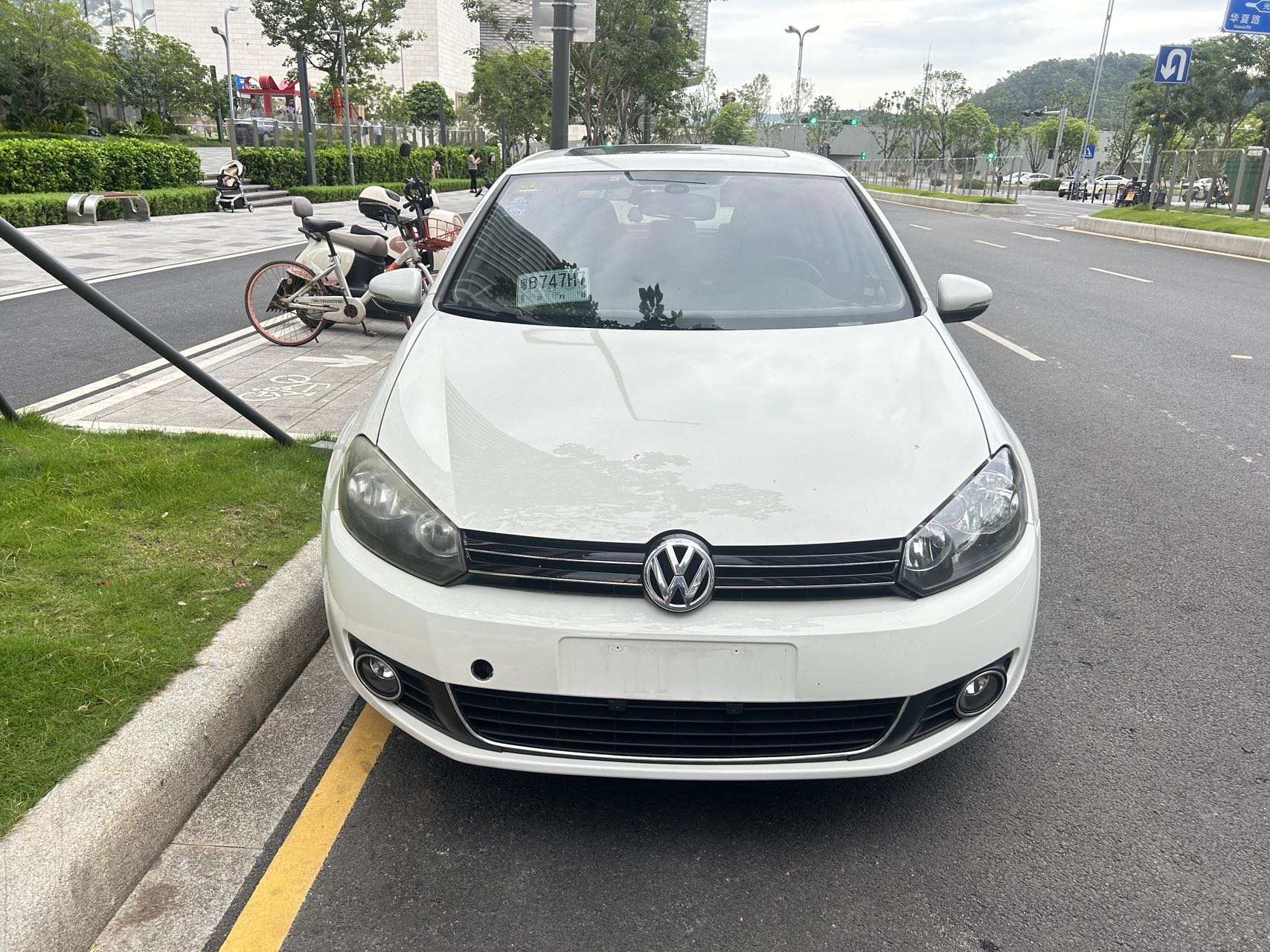 Volkswagen Golf 2012 car image #2