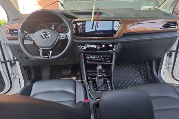 Volkswagen Tharu 2021 car image #7