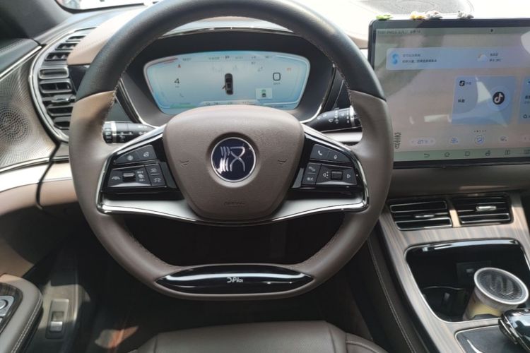 BYD Han 2023 car image #15