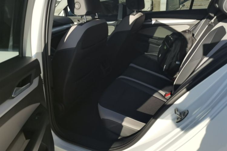 Volkswagen Golf 2024 car image #17