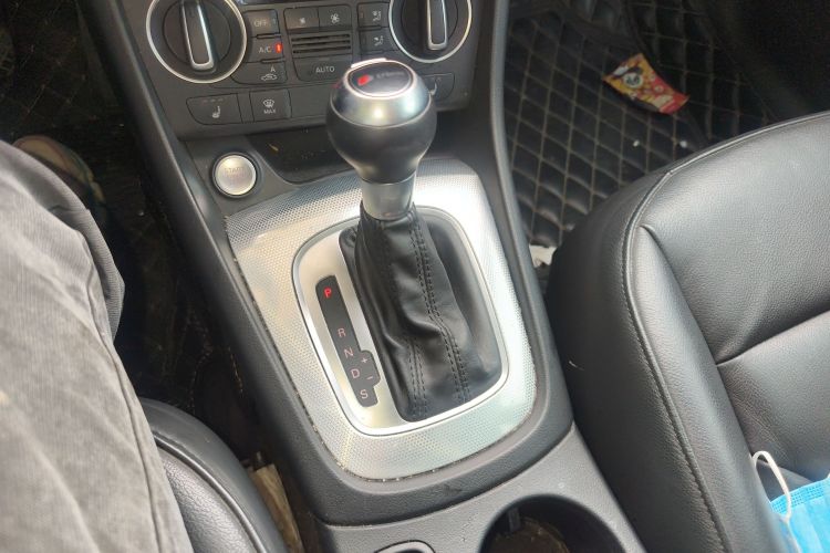 Audi Q3 2017 car image #14