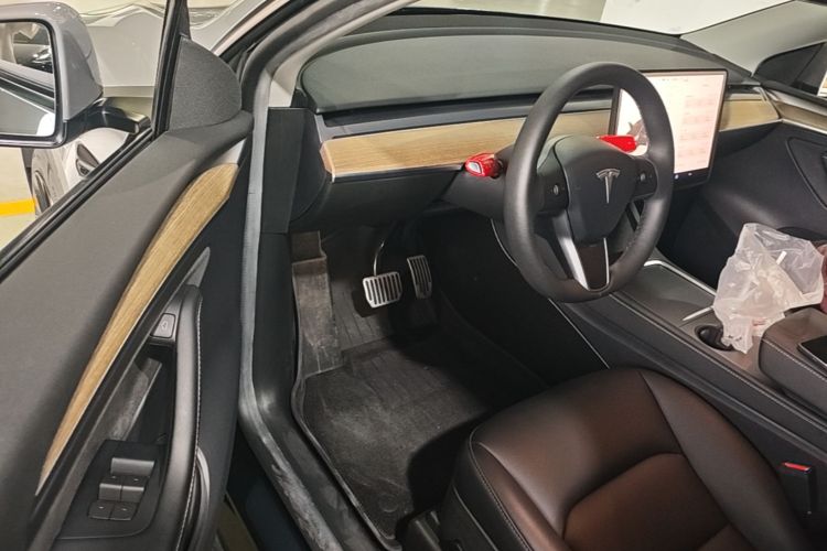 Tesla Model Y 2023 #16 Tesla Model Y 2023 car image #16