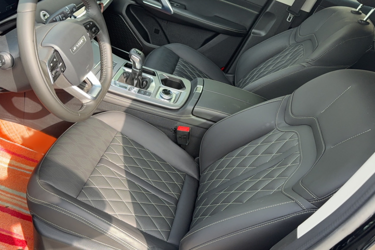 Jetour X70 PLUS 2024 car image #14