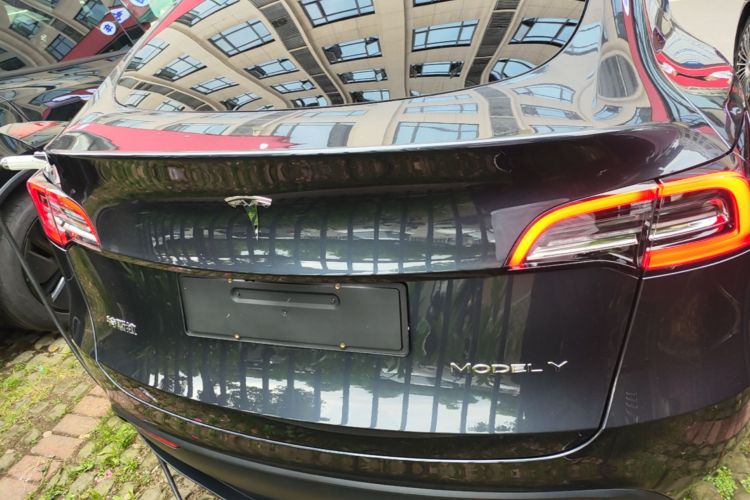 Tesla Model Y 2025 car image #4