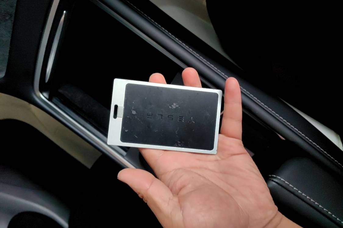 Tesla Model Y 2023 car image #21