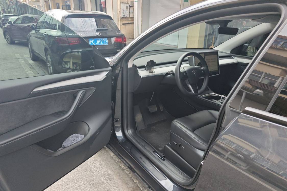 Tesla Model Y 2024 #23 Tesla Model Y 2024 صورة سيارة #23