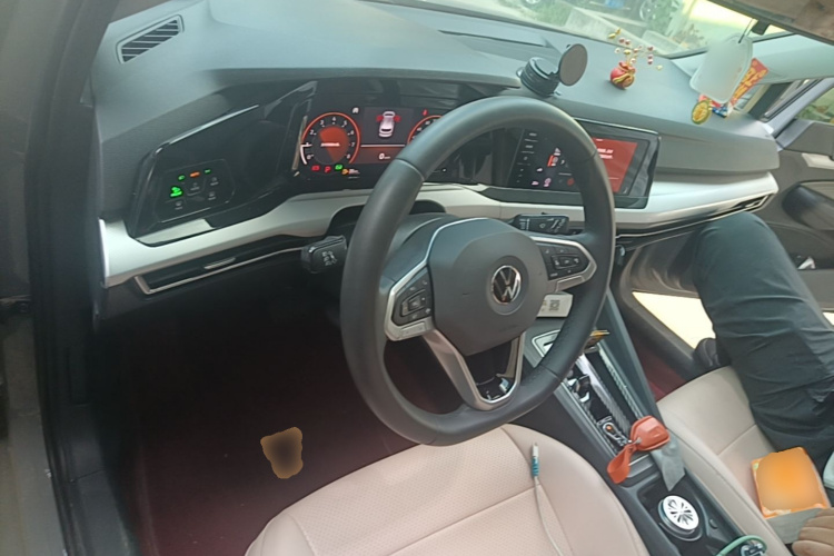Volkswagen Golf 2022 car image #10
