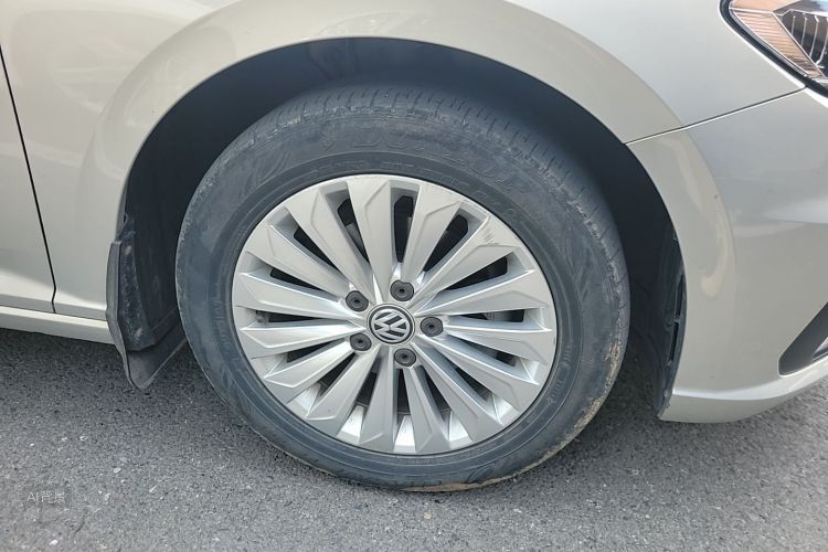 Volkswagen Lavida 2018 car image #9