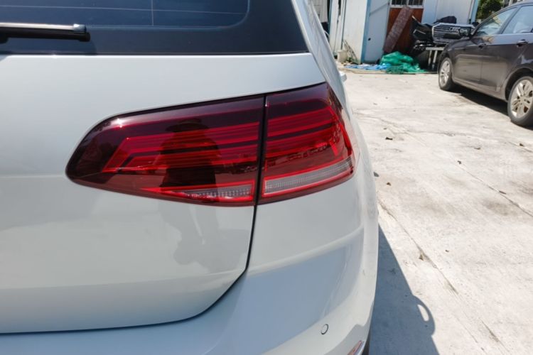 Volkswagen Golf 2019 car image #8