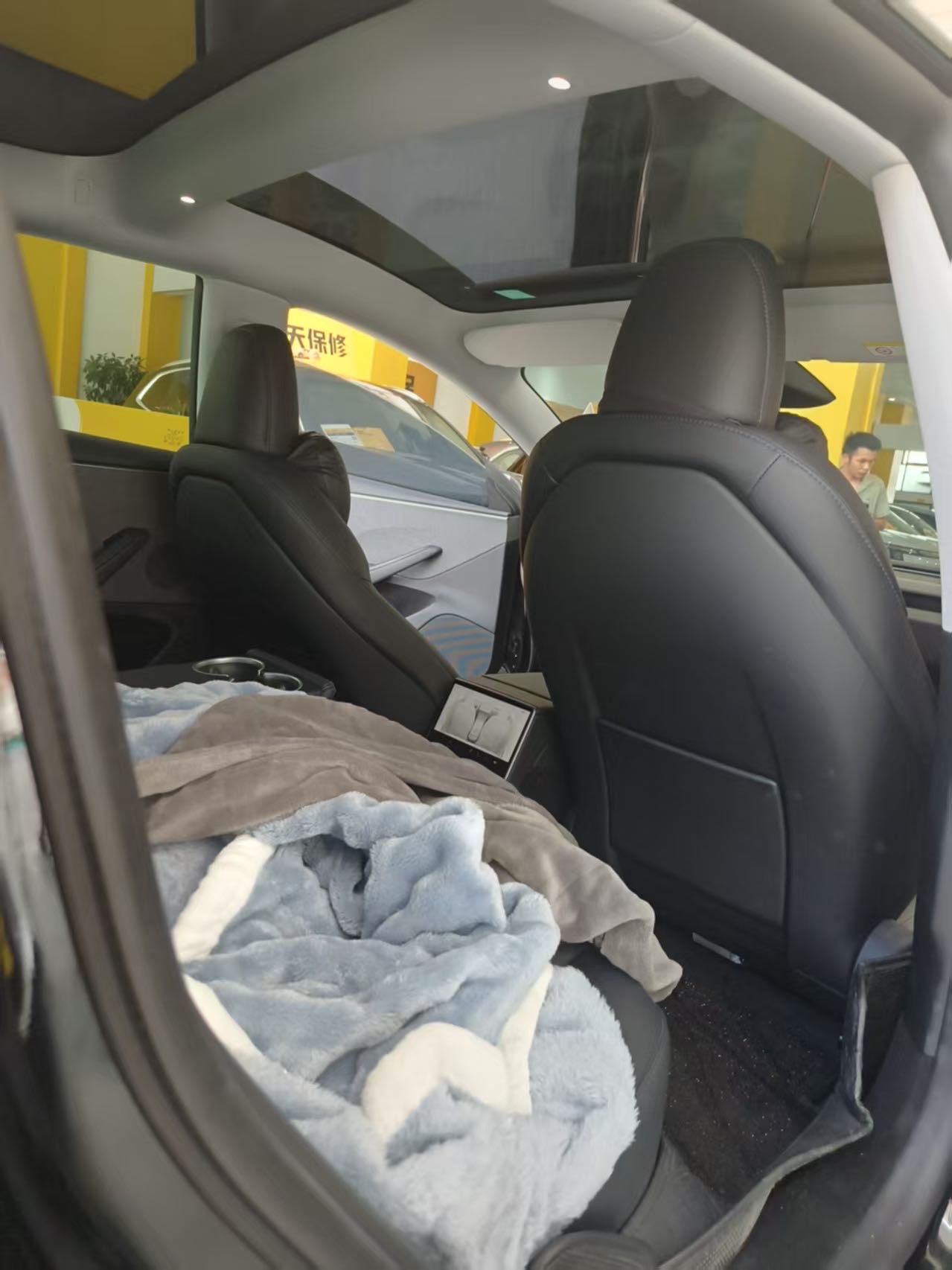 Tesla Model 3 2025 car image #3
