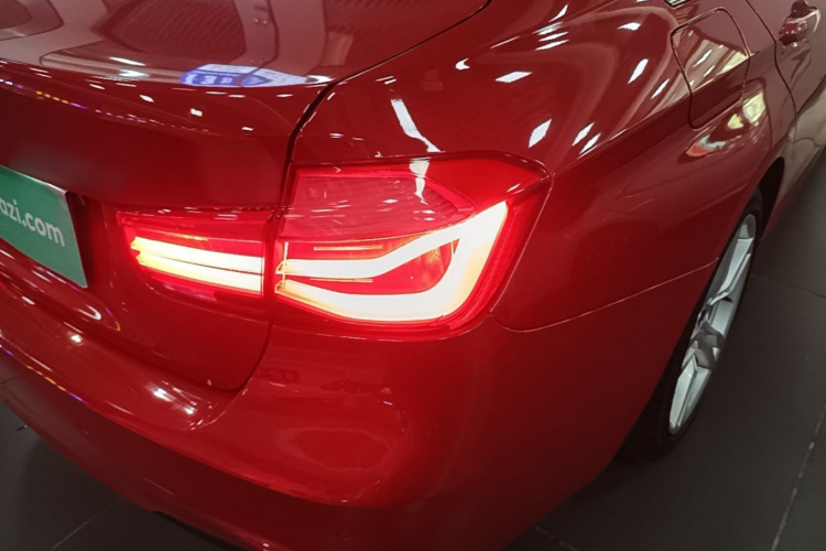 BMW 3 Series 2018 #8 BMW 3 Series 2018 car image #8