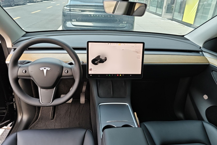 Tesla Model Y 2022 immagine di auto #11