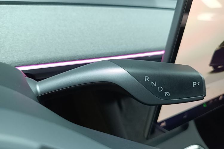 Tesla Model Y 2024 #14 Tesla Model Y 2024 car image #14