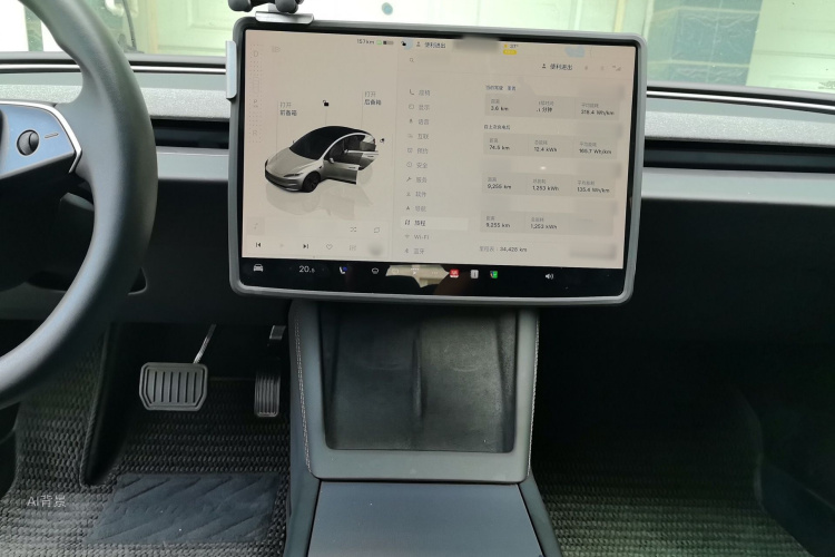 Tesla Model 3 2023 car image #11
