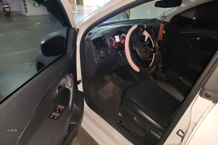 Volkswagen Polo 2016 car image #18