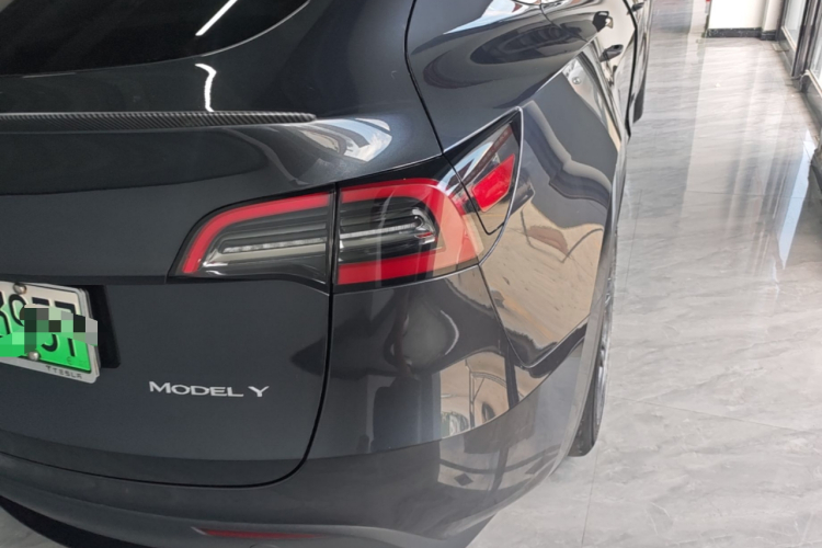 Tesla Model Y 2024 car image #8