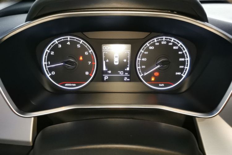 GEELY Coolray 2026 #12 GEELY Coolray 2026 car image #12