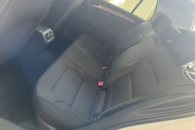 Volkswagen Golf 2017 car image #17