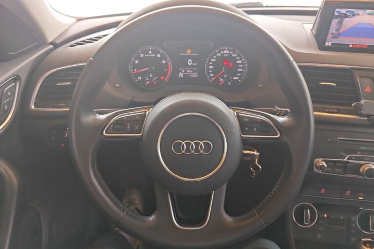 Audi Q3 2018 immagine di auto #11