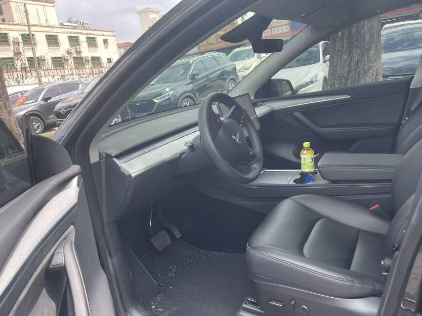 Tesla Model Y 2024 #3 Tesla Model Y 2024 صورة سيارة #3