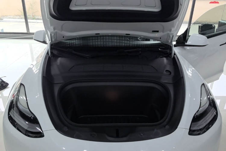 Tesla Model Y 2021 car image #20