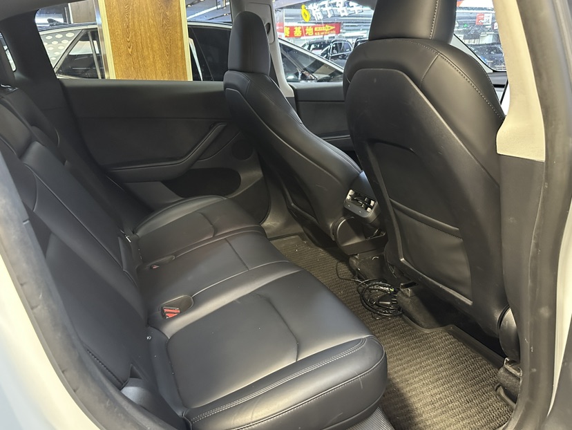 Tesla Model Y 2024 #4 Tesla Model Y 2024 car image #4