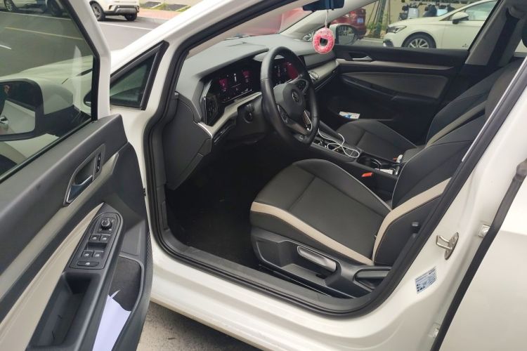 Volkswagen Golf 2021 car image #9