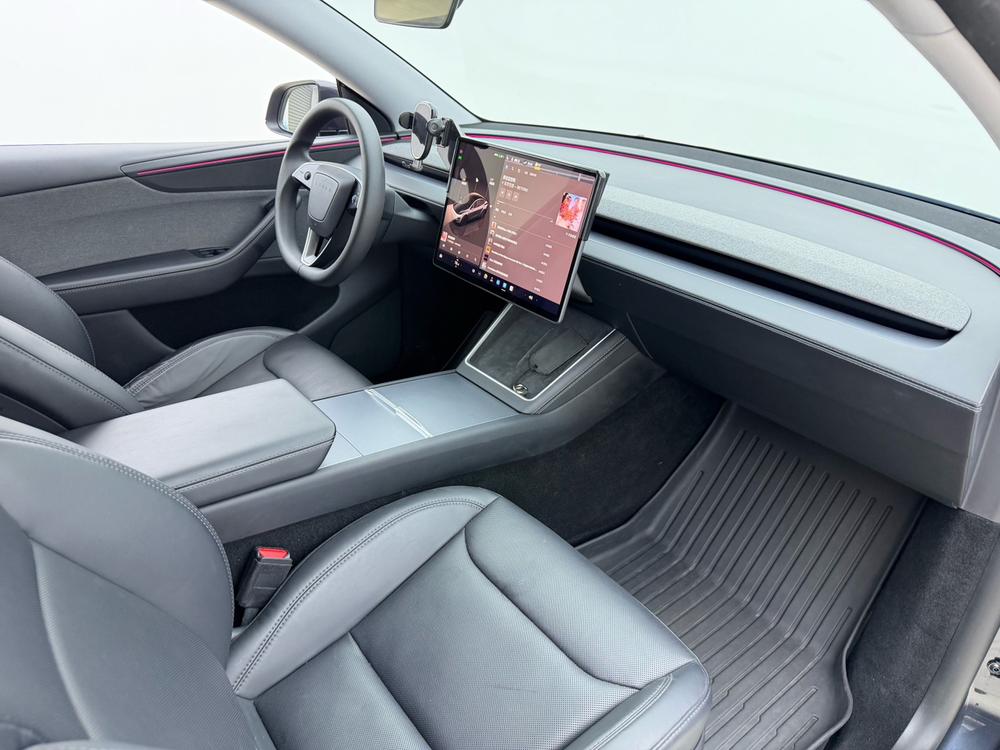 Tesla Model Y 2025 #14 Tesla Model Y 2025 car image #14